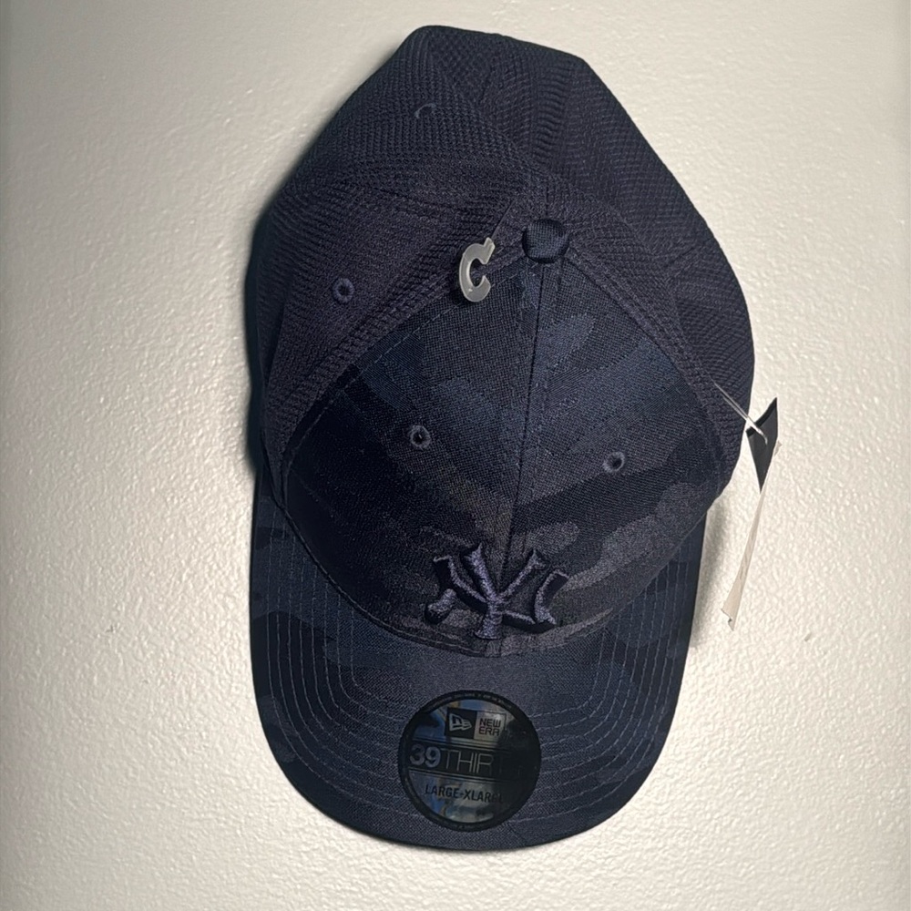 NY Yankees fitted baseball cap, size L/XL, brand new